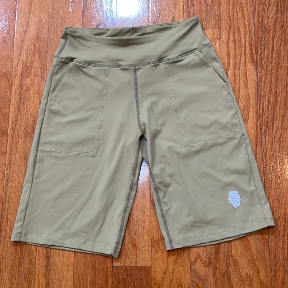 PIQIDIG NWT Extra Small Woman’s Shorts Bike Exercise Zumba Aerobics Green Grey